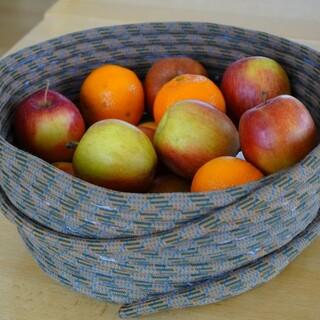 Obstschale aus altem Kletterseil; Foto: Marie Kaucher