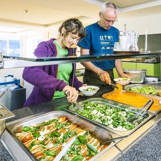 Salatbuffet in der Jubi; Foto: Simon Toplak