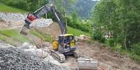 Bagger arbeitet sich auf die untere Ebene vor, 28.05.2020; Foto: Jubi/ Nico Löder